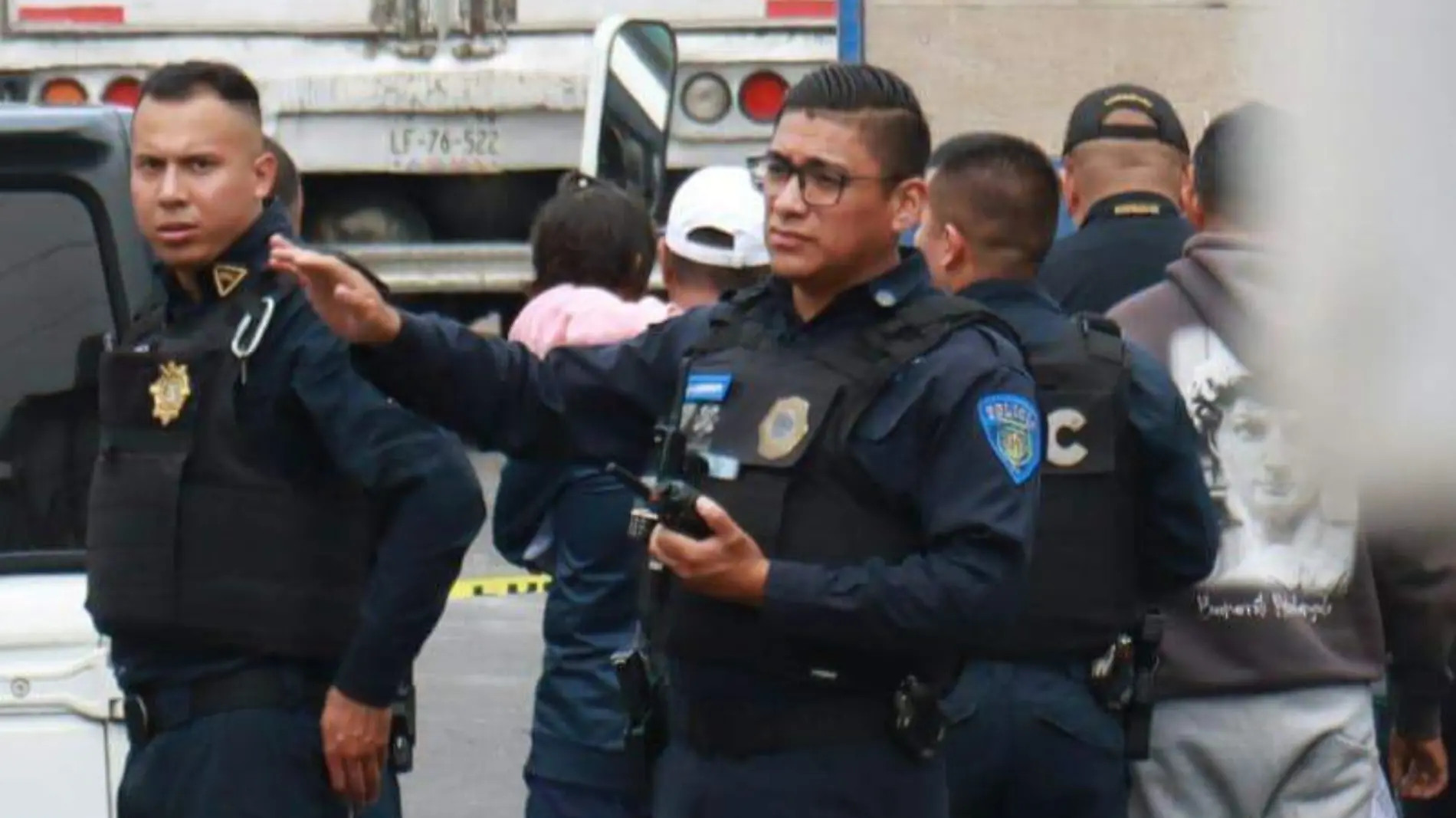 Motociclista muere al chocar contra camioneta de materiales de construcción en la GAM